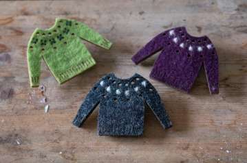 Jumper Brooch - Image 2