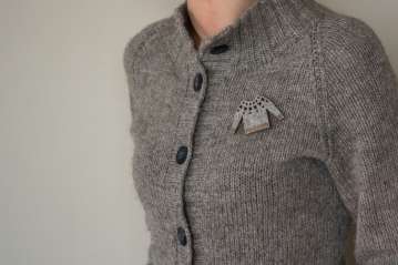 Jumper Brooch - Image 4