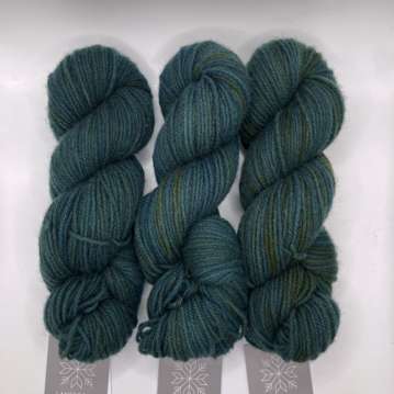 Dark Winter Girse - Langsoond DK Yarn